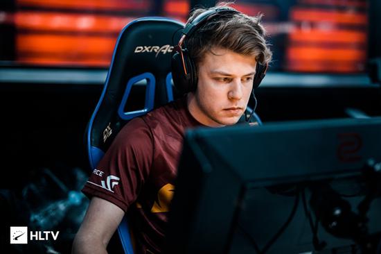 认知调查：为什么赌徒往往高估自己的“控牌能力”？解析控制幻觉的来源。（认知解析：赌徒为何常高估自身控牌能力？揭示控制幻觉的来源）